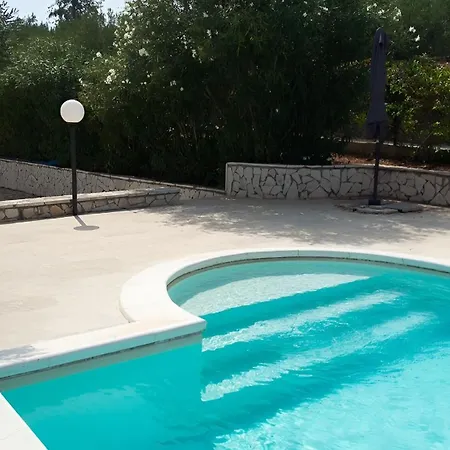 Uzzo Villa